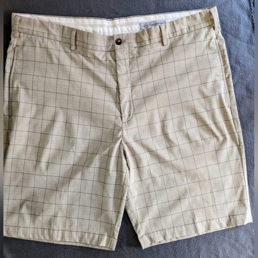 Greg Norman Golf Shorts sz 40 Plaid Polyester Beige Tan Flat Front